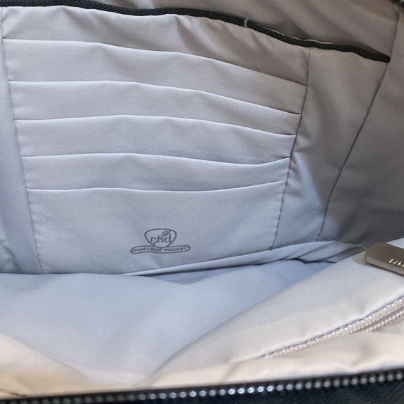 TRAVELON • CROSSBODY • adjustable strap - Picture 8 of 11